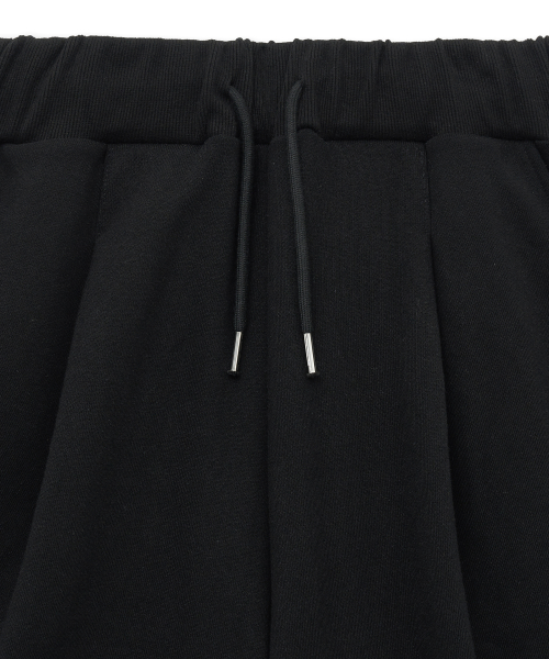 Широкие шорты с изогнутым кроем и одной складкой Black