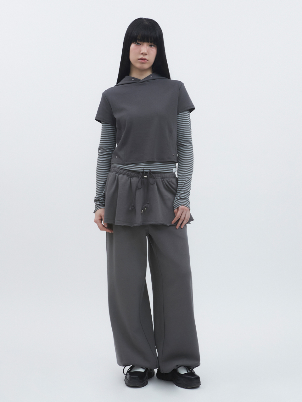 【TUOMIO】WRAPPED PLEATS SKIRT & STRING CHARM SWEATPANTS MUSINSA | TUOMIO DOUBLE WAIST SKIRT SWEATPANTS [CHARCOAL]