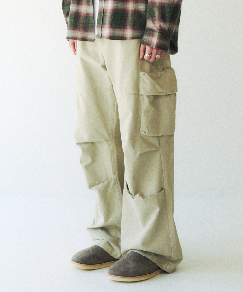 DYED COTTON WIDE CARGO PANTS [BEIGE]