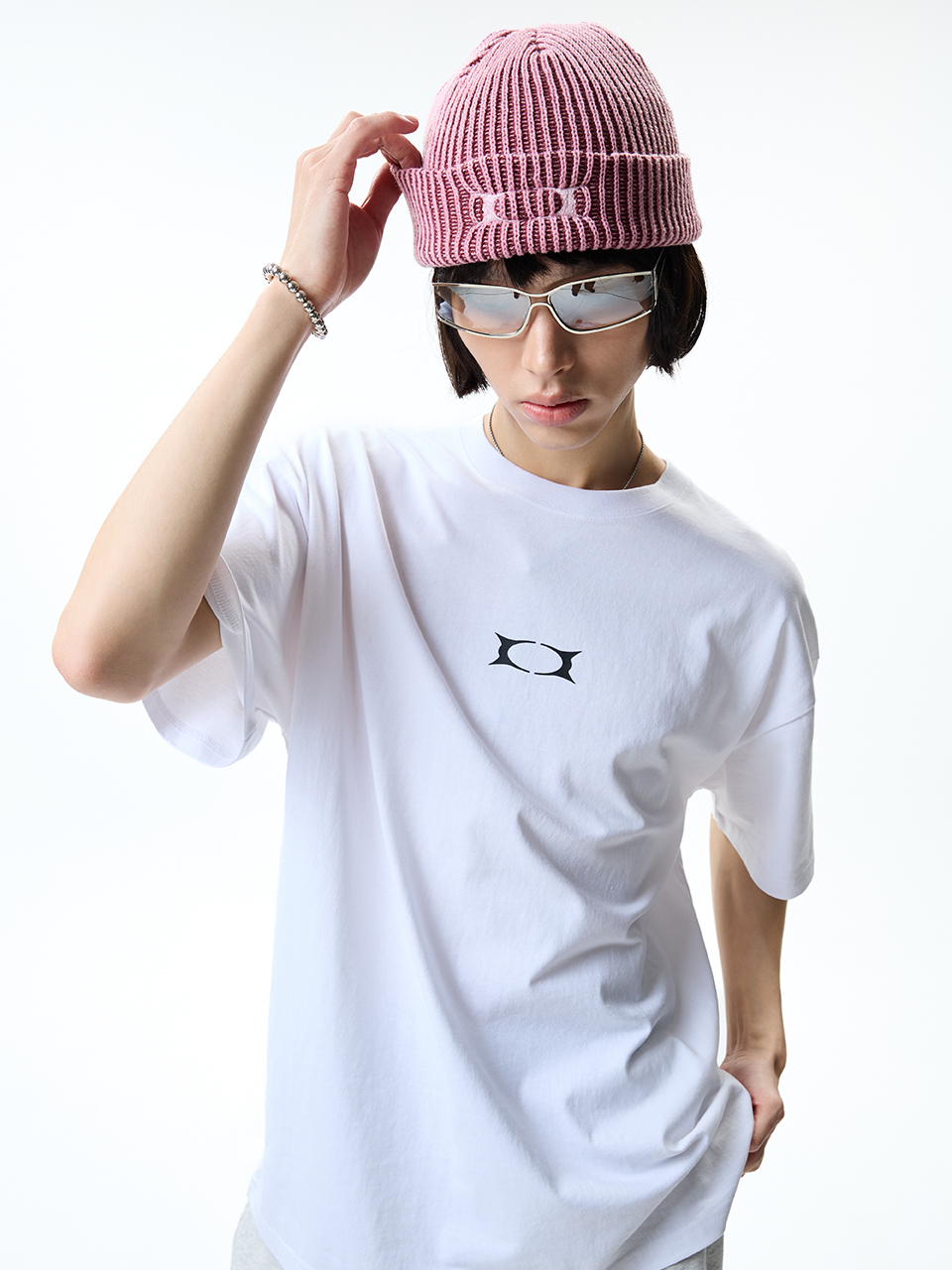 MUSINSA | CRITIC OG WORMHOLE LOGO T-SHIRTS WHITE