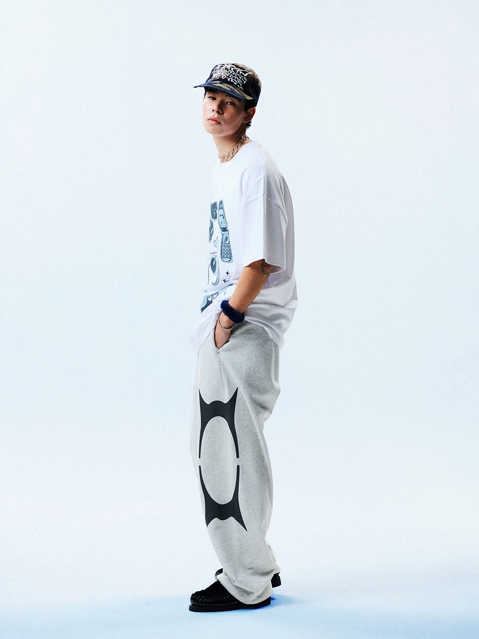 MUSINSA | CRITIC OG WORMHOLE LOGO T-SHIRTS WHITE