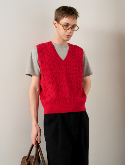 MAN базовый жилет с V-вырезом косами RED / SBE1M06008