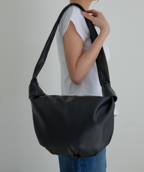 Сумка на плечо из искусственной кожи Black