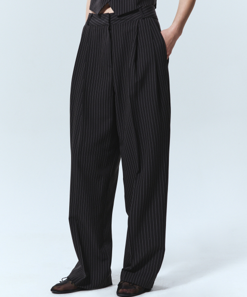 Tailored stripe pintuck slacks_black