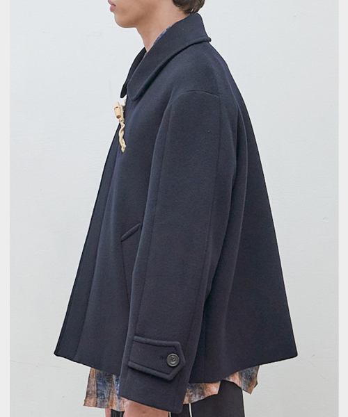 Round collar toggle short coat