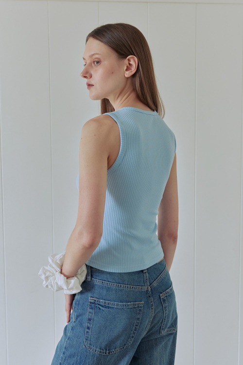BUTTON UP SLEEVELESS TOP
