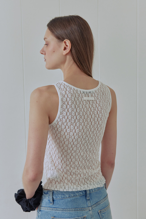 V-NECK LACE SLEEVELESS TOP