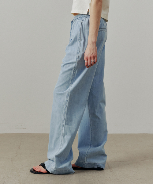 Джинсы Light tuck denim pants_LIGHT BLUE