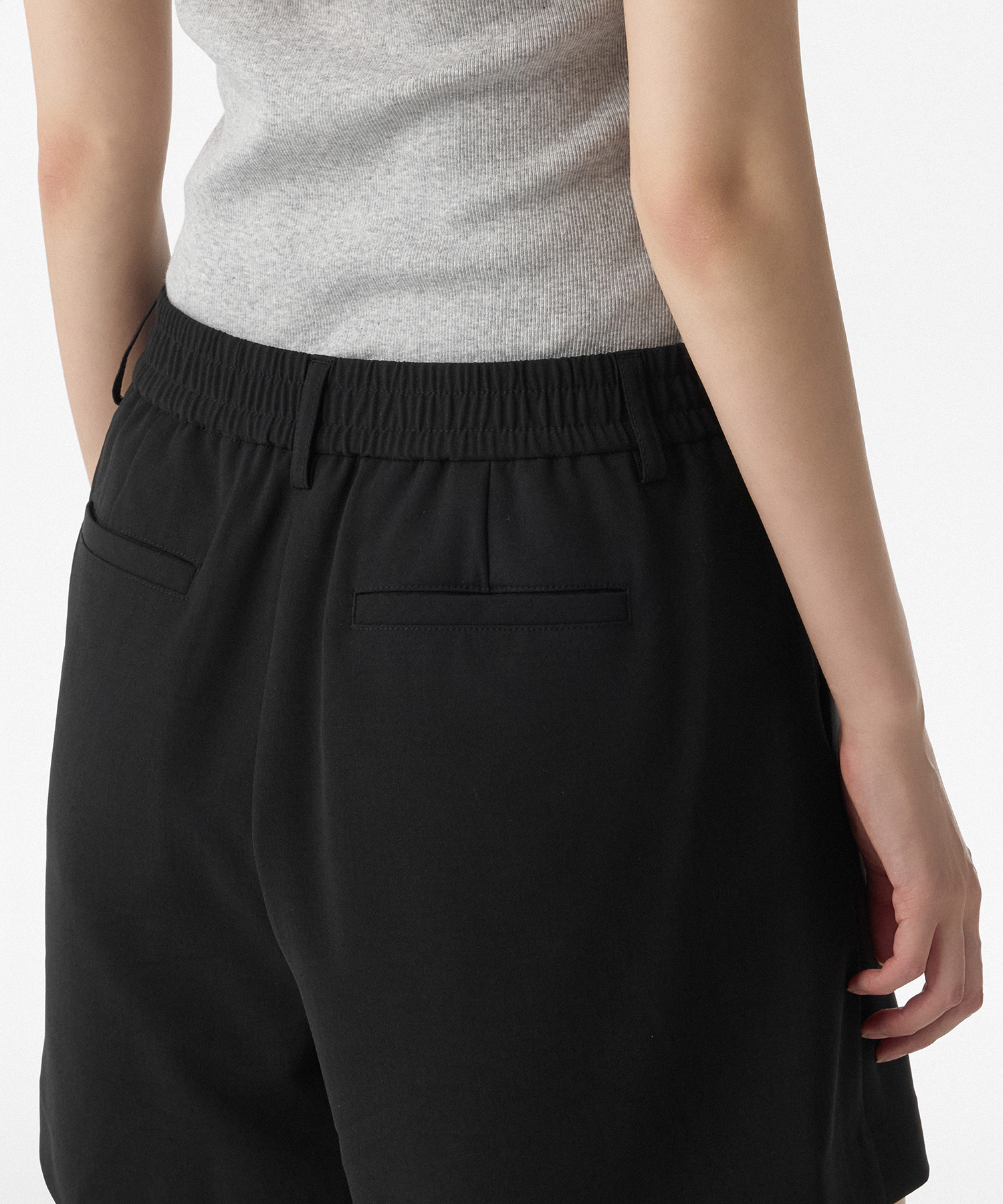 WOMENS LINEN-LIKE ONE TUCK BANDING SHORTS [BLACK]