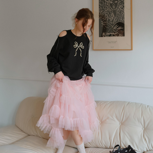 Cest_Pearl shoulder cut out sweatshirt