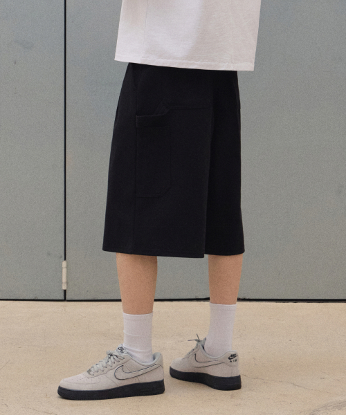 ONE TUCK CARPENTER SWEAT BUMUDAS SHORTS [BLACK]