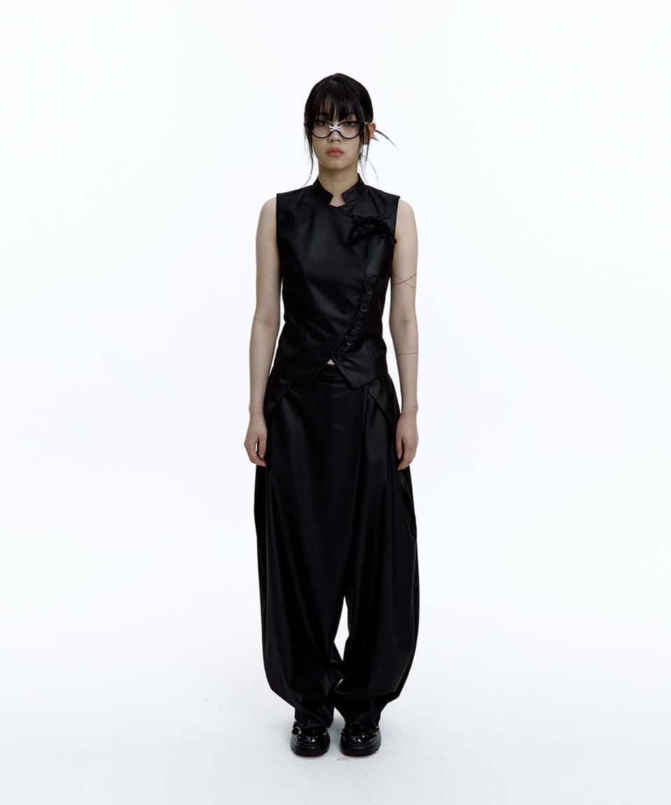 MUSINSA | KASHIKO Pintuck Asymmetric Trousers Black