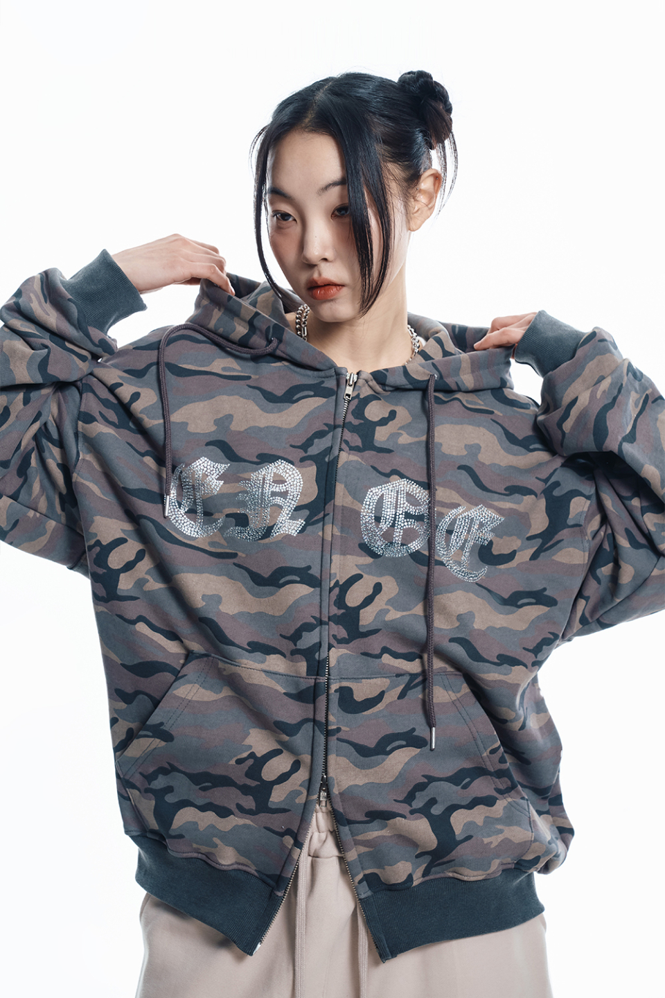 【EASY NO EASY】ENOE Camo Hooded Zip-Up ★男女兼用★追跡付 MUSINSA | EASY NO EASY Rhinestone Camo Hooded Zip-Up - Beige