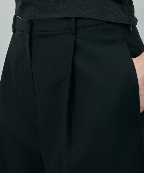 Широкие брюки с одной складкой / Black