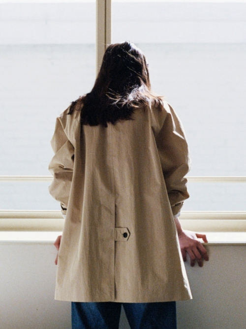 CLASSIC MAC HALF TRENCH COAT SAND BEIGE