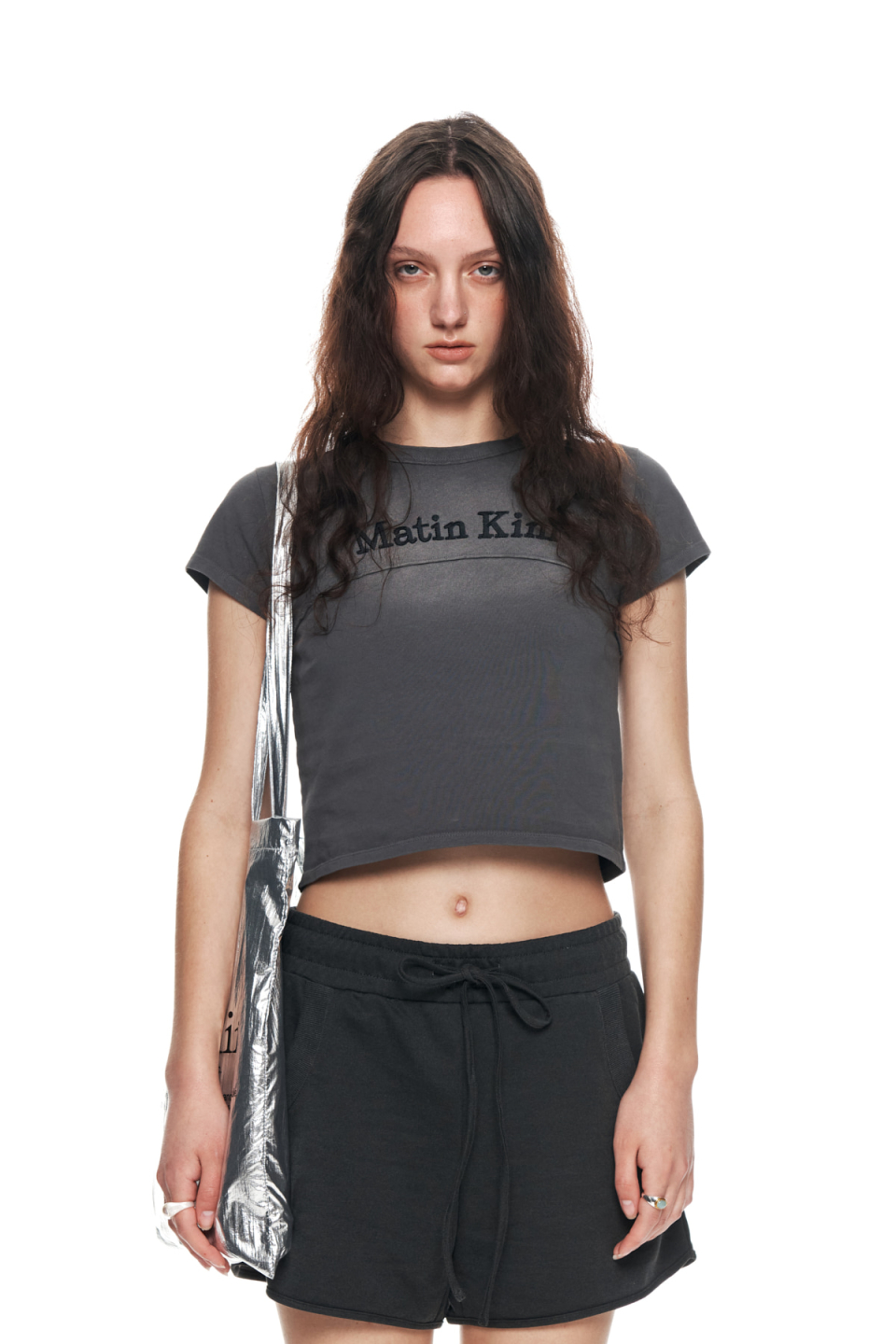 ★Matin Kim★PIGMENT CUT OUT LOGO CROP TOP★大人気★ MUSINSA | MATIN KIM PIGMENT CUT OUT LOGO CROP TOP IN CHARCOAL