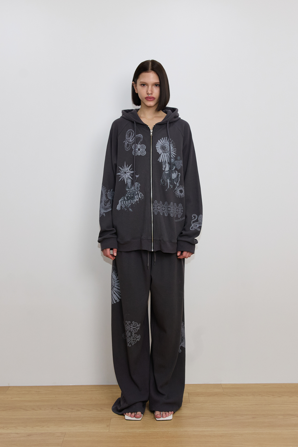 투머치택스(TOOMUCHTAX) TAROT WAFFLE ZIP-UP HOODIE (CHARCOAL