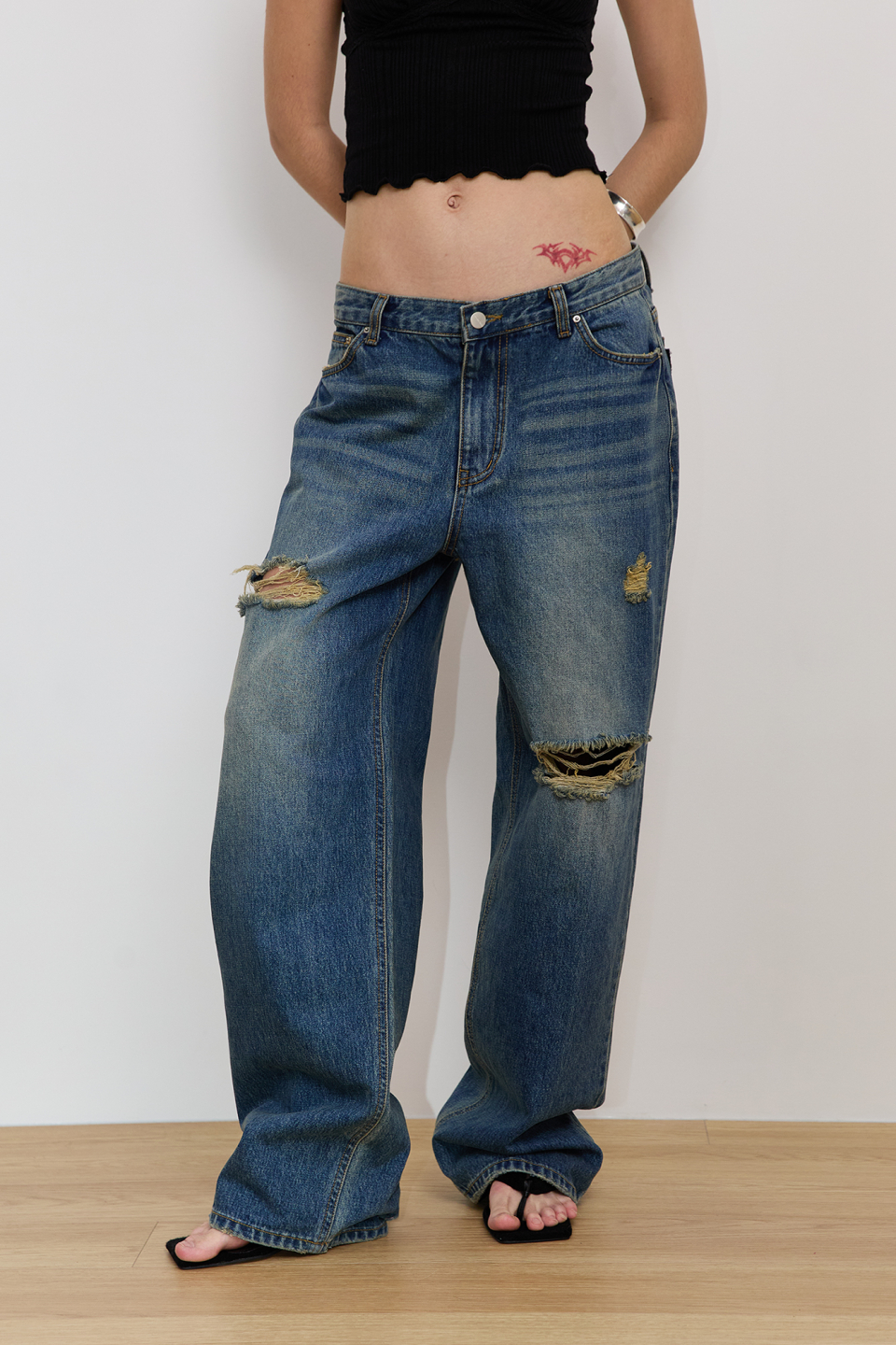 [TOOMUCHTAX] LOW RISE LOOSE-FIT DAMAGED JEANS /追跡付 MUSINSA公式 | TOOMUCHTAX LOW RISE LOOSE-FIT DAMAGED JEANS