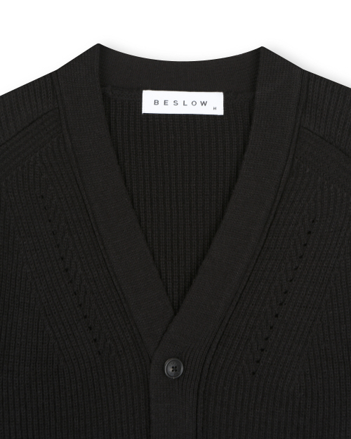 [BESLOW X Sakhyung] V NECK SHORT CARDIGAN BLACK