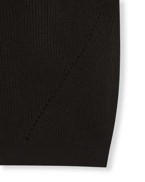 [BESLOW X Sakhyung] V NECK SHORT CARDIGAN BLACK