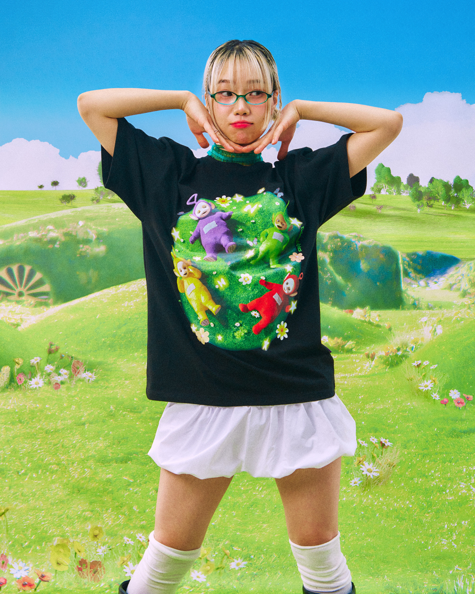 Tシャツ・カットソー LAUGHER Teletubbies Hug T-Shirt Black TE16 71rLBIMXRlL.jpg
