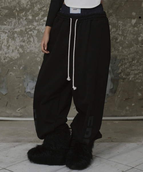 Cutout Detail Sweatpants Black