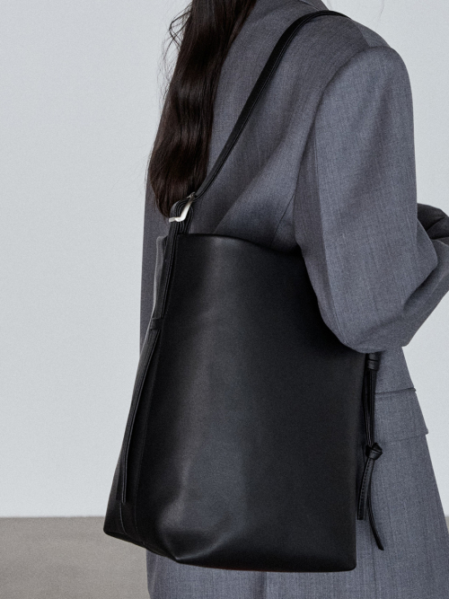 BUTLER BAG COW LEATHER BLACK из натуральной кожи