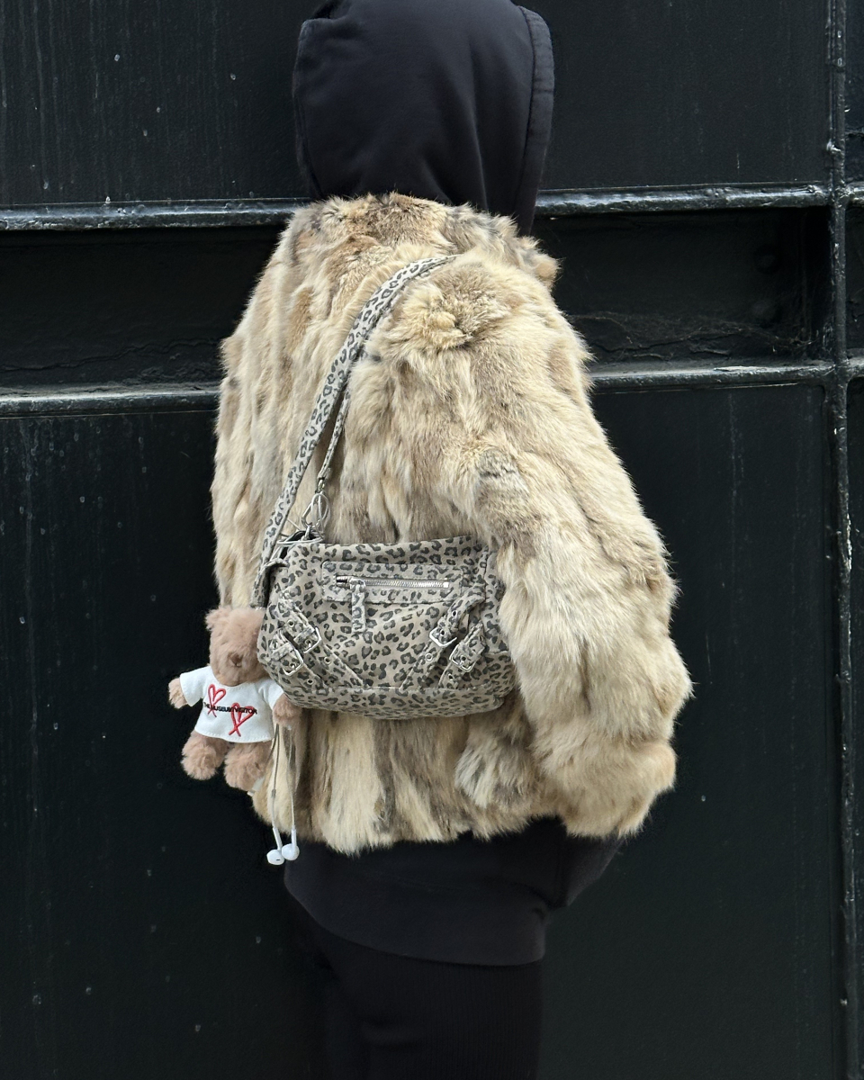 【DEINET】STUD POCKET BAG IN LEOPARD★韓国人気★ 追跡付 다이닛(DEINET) STUD POCKET BAG IN LEOPARD - 사이즈 & 후기