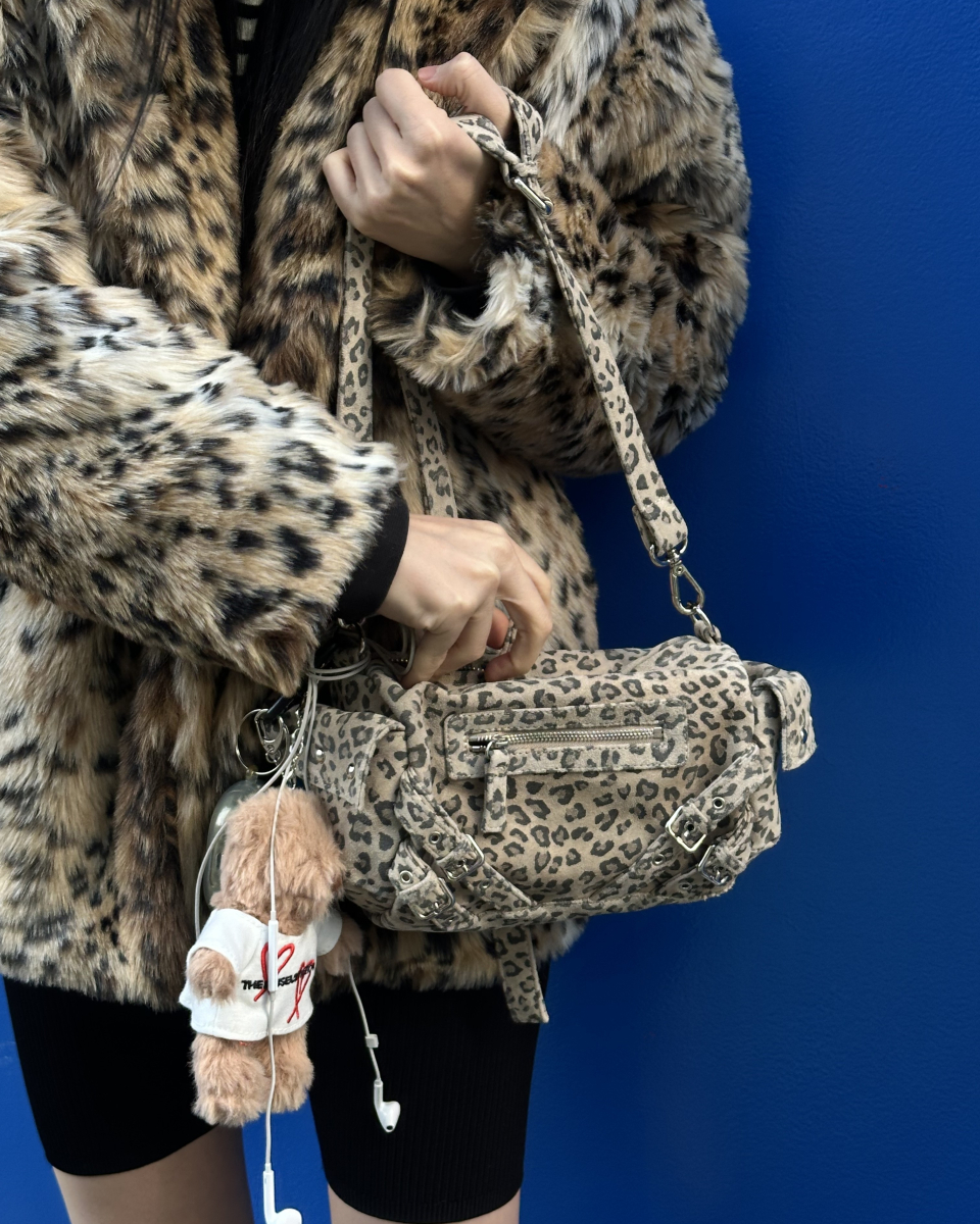 다이닛(DEINET) STUD POCKET BAG IN LEOPARD - 사이즈 & 후기