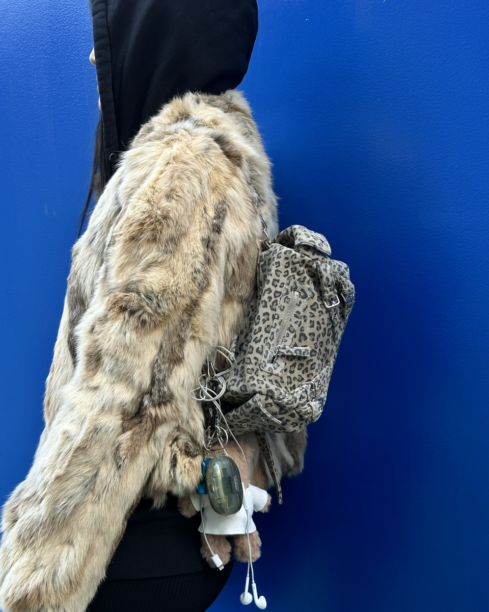 【DEINET】STUD POCKET BAG IN LEOPARD★韓国人気★ 追跡付 다이닛(DEINET) STUD POCKET BAG IN LEOPARD - 사이즈 & 후기