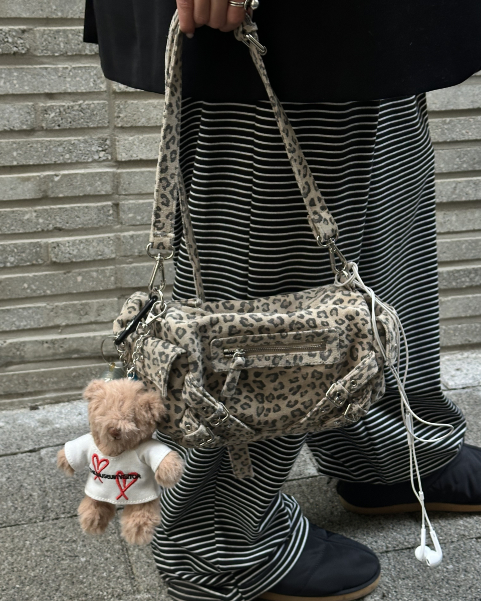 다이닛(DEINET) STUD POCKET BAG IN LEOPARD - 사이즈 & 후기