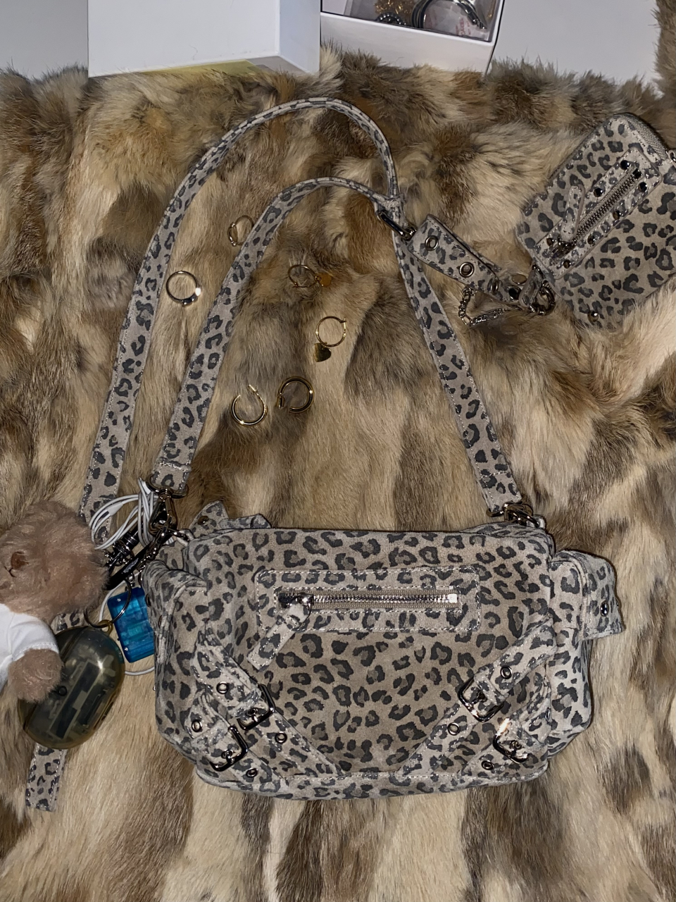다이닛(DEINET) STUD POCKET BAG IN LEOPARD - 사이즈 & 후기