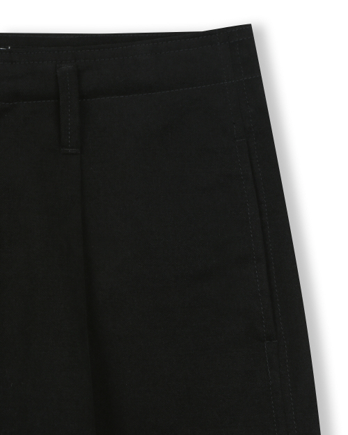 ONE TUCK WIDE FIT SHORTS BLACK