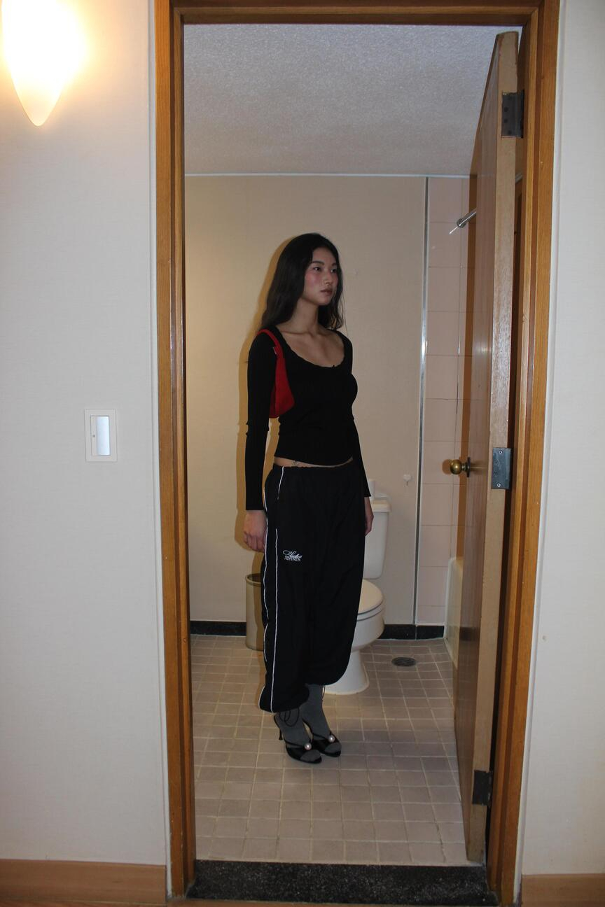 【韓国 Attends】80s Retro Fit Nylon Pants MUSINSA | ATTENDS 80s Retro Fit Nylon Pants (Black)