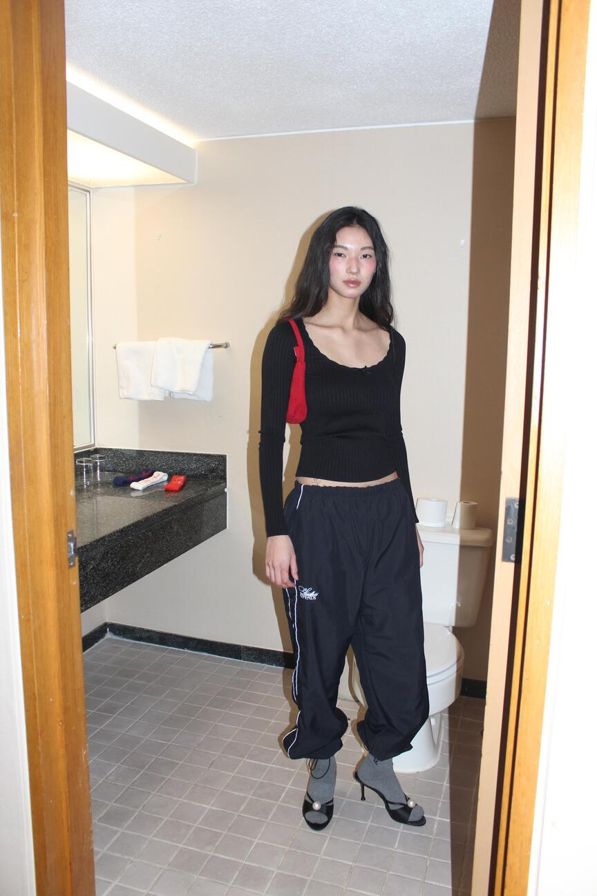 【韓国 Attends】80s Retro Fit Nylon Pants MUSINSA | ATTENDS 80s Retro Fit Nylon Pants (Black)