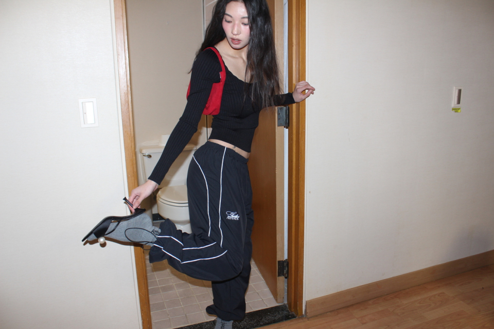 【韓国 Attends】80s Retro Fit Nylon Pants MUSINSA | ATTENDS 80s Retro Fit Nylon Pants (Black)