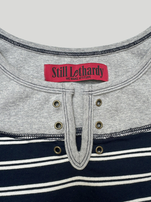 OVERLOCKED OFF-SHOULDER T-SHIRT: ST.NAVY