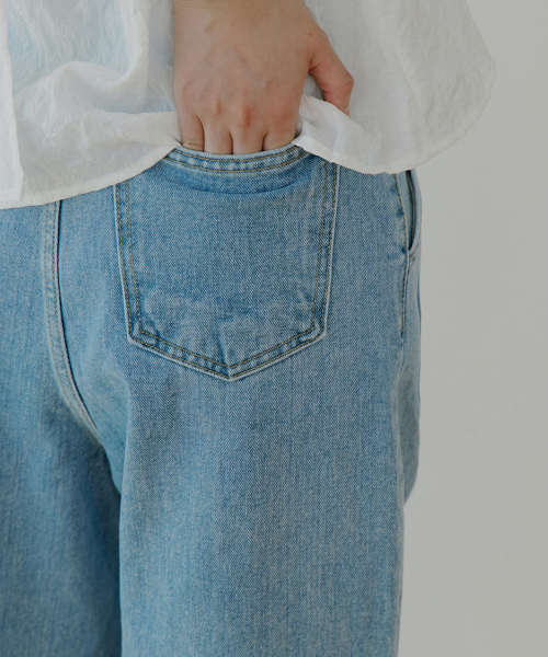 WOI ONE TUCK WIDE DENIM LIGHT BLUE