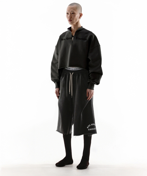 SIX COLON NINETEEN UNBALANCE RAW EDGE CROP SWEATSHIRTS - PIGMENT BLACK