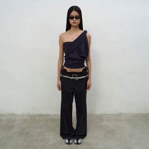 PLEATS DETAIL FLARED TROUSERS (BLACK)