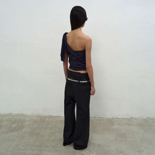 PLEATS DETAIL FLARED TROUSERS (BLACK)