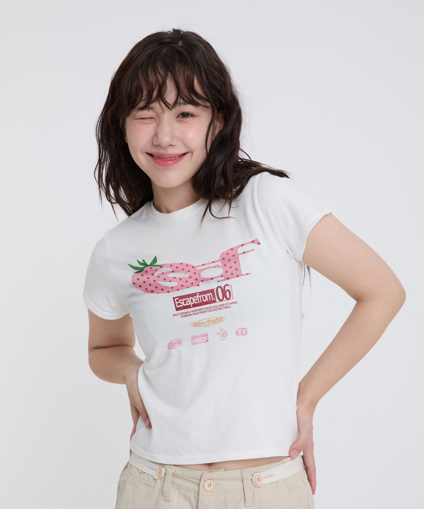 ESCAPEFROM☆ESCF LOGO COLLAGE PRINT SLIMFIT T-shirt MUSINSA公式 | ESCAPEFROM Strawberry Dot ESCF Logo Collage