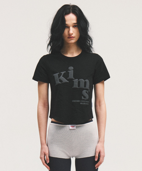 (Унисекс) Messy Alpha логотип Tee Черный