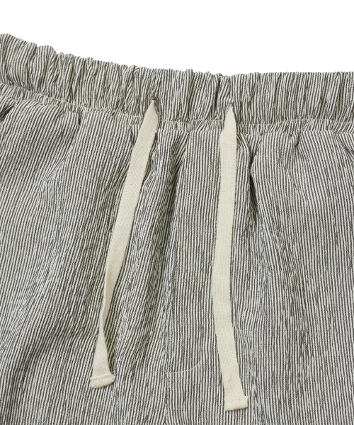 Wrinkle stripe shorts black