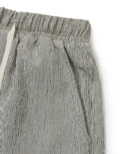 Wrinkle stripe shorts black