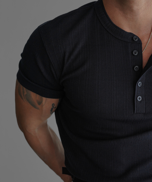 PATTERN MUSCLE HENLEY NECK SHORT KNIT TEE [NAVY]