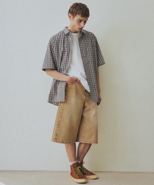 Бермуды с боковыми разрезами и вареным эффектом [Beige]