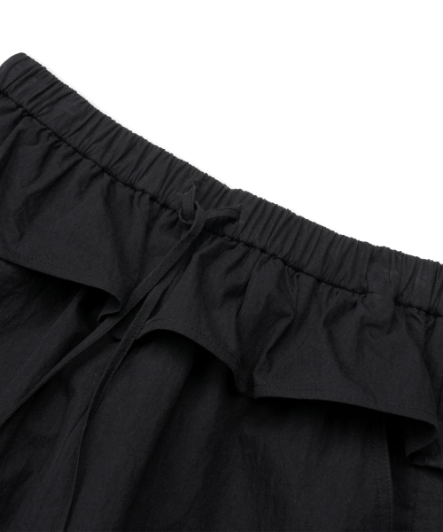 Frill Edge Nylon брюки in чёрная