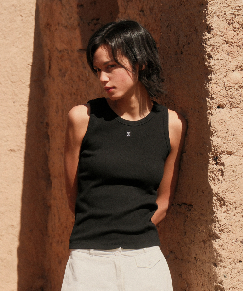 ROUND NECK SLEEVELESS [BLACK]