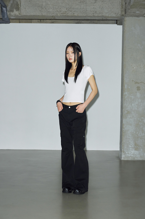 Pigment Bootcut Cargo Pants [Black]
